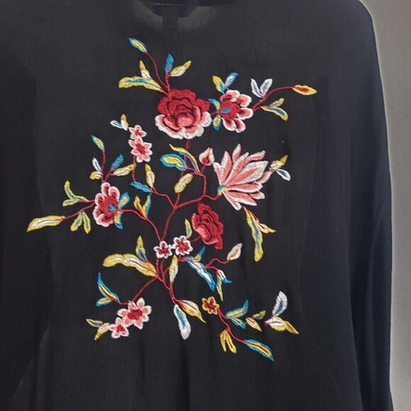 Boutique + Kimono Top 1X Black Floral Embroidered Boho Flowy Beachy Lightweight - Picture 7 of 10